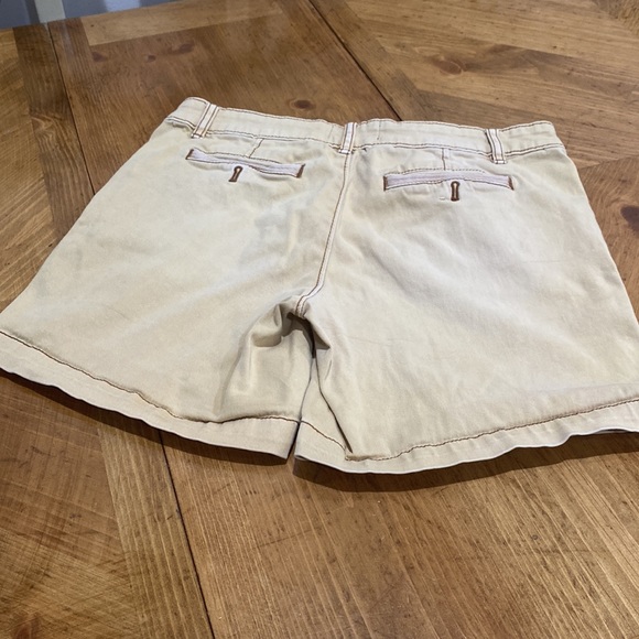 Chino - Picture 3 of 7